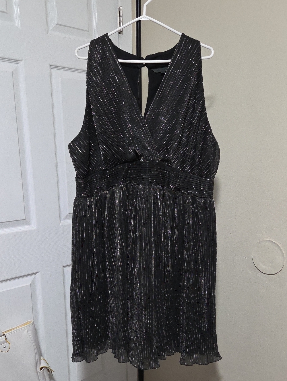 New Noir Plus Size  Black Metallic Thread V-Neck Pleated Midi Dress